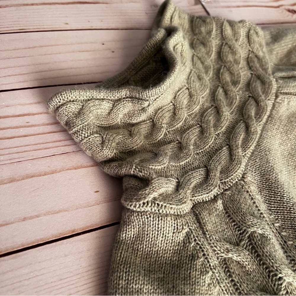Alashan Wool and Cashmere Blend Fisherman Turtleneck in Sage Green size Large - Picture 7 of 15